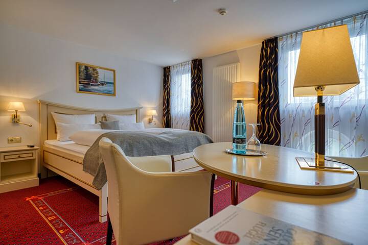 Room 10 of 77