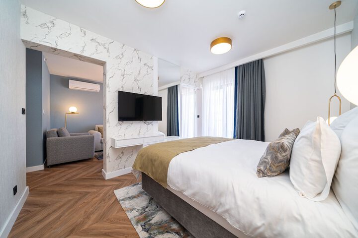 Room 26 of 168