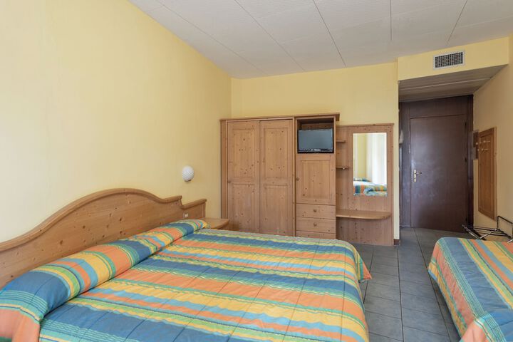 Room 10 of 35