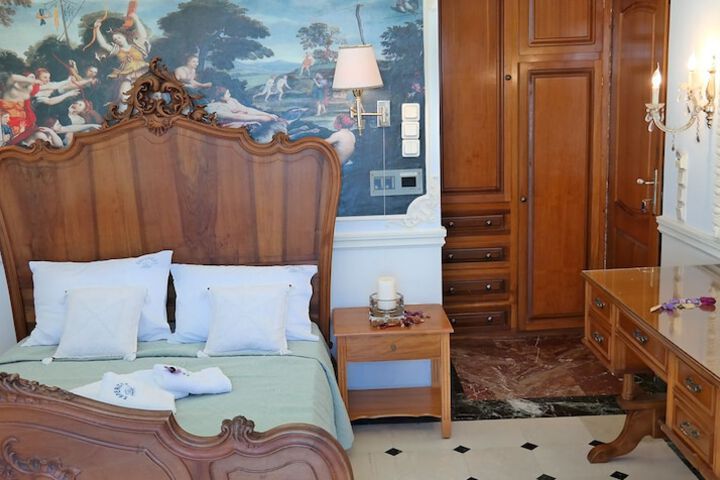 Room 18 of 37