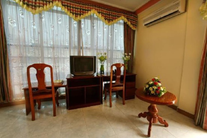 Room 13 of 20