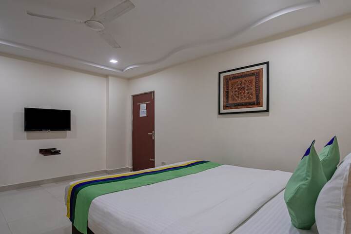 Room 11 of 37