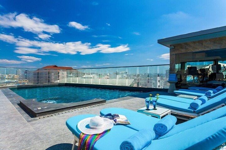 Hotel Pool