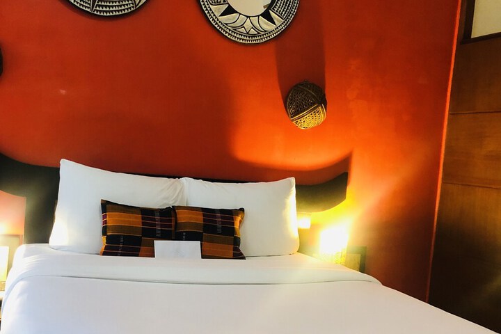 Room 25 of 77