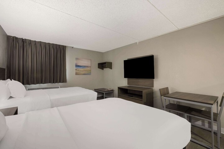 2 Double Beds (10 of 10)