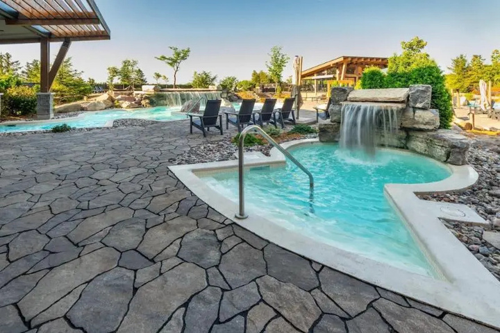 Pool 16 of 33