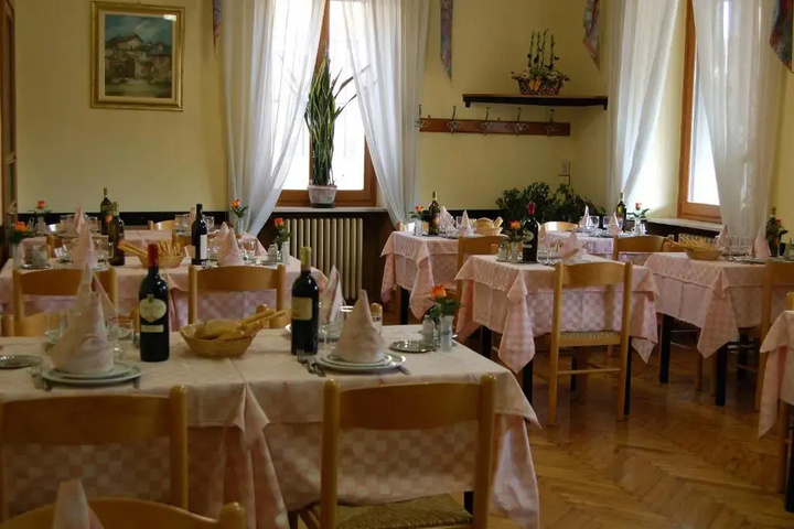 Dining 7 of 7