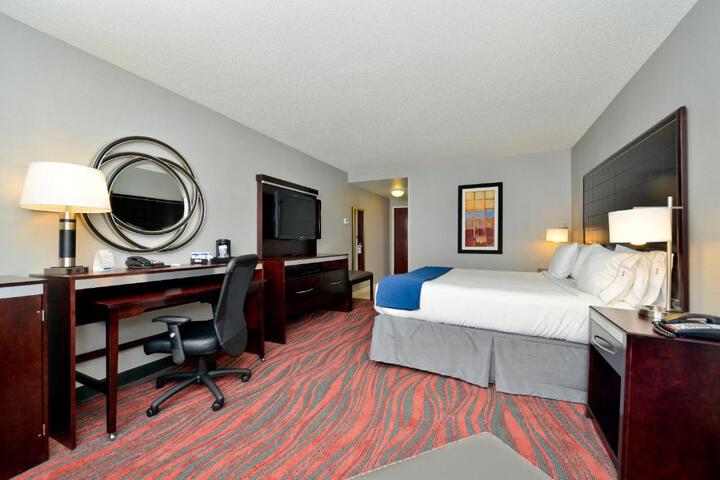 1 King Bed (5 of 12)