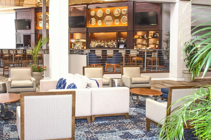 Lobby lounge