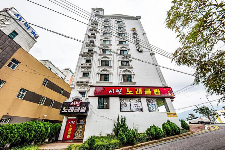 Boryeong (Daecheon) Picasso