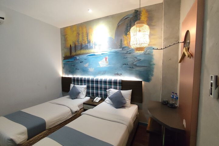 Room 15 of 36