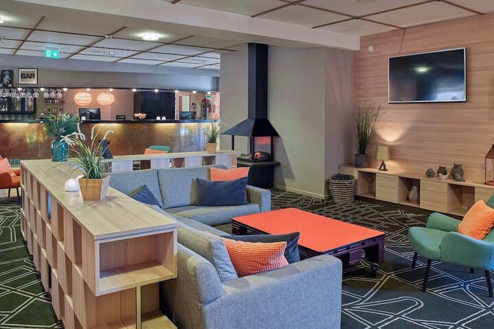 Entrance & Lobby