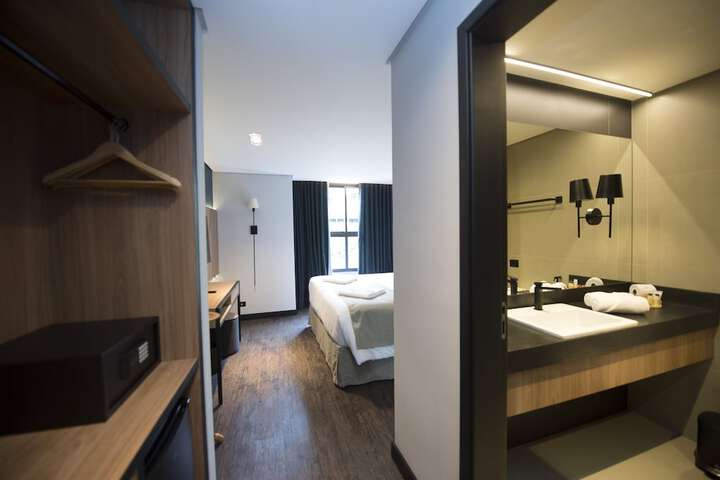 Room 13 of 63