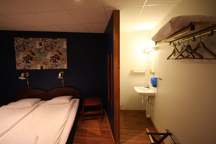 Room 4 of 31