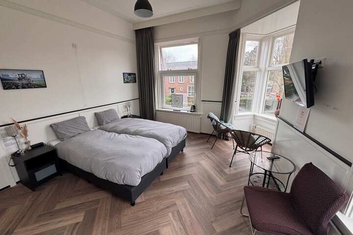 Room 16 of 38