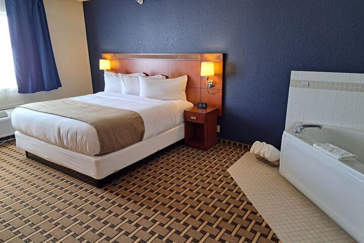 1 King Bed (7 of 13)