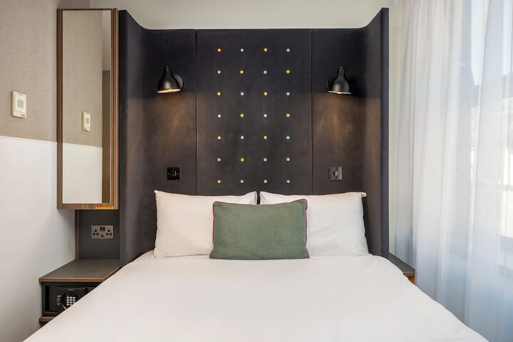 Room 21 of 47