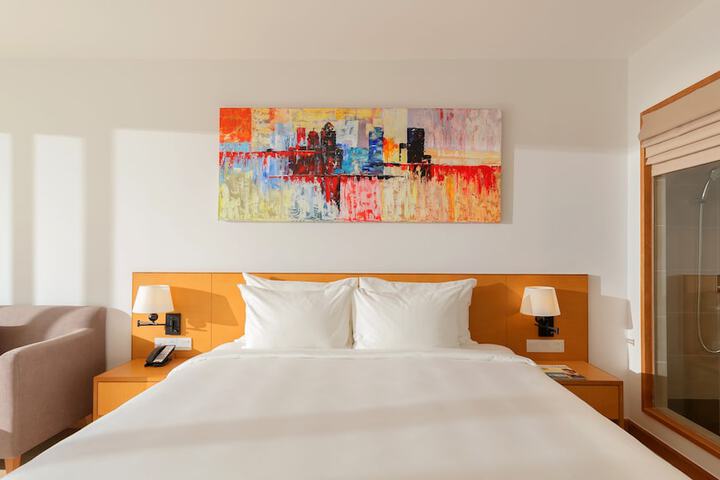 Room 8 of 98