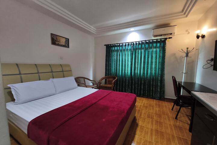 Room 3 of 37