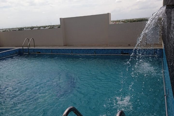 Pool 10 of 18