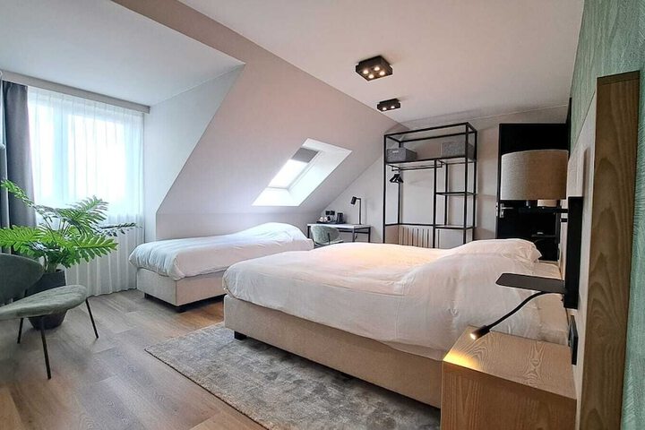 Room 6 of 48