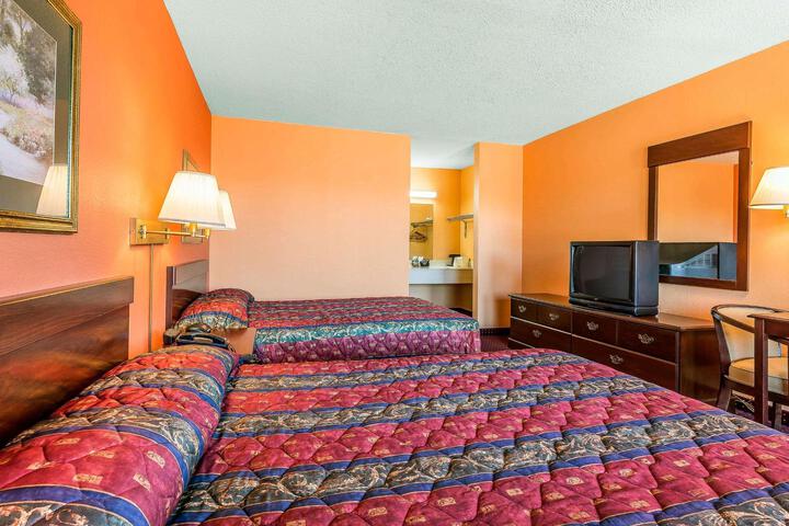 2 Double Beds (11 of 14)