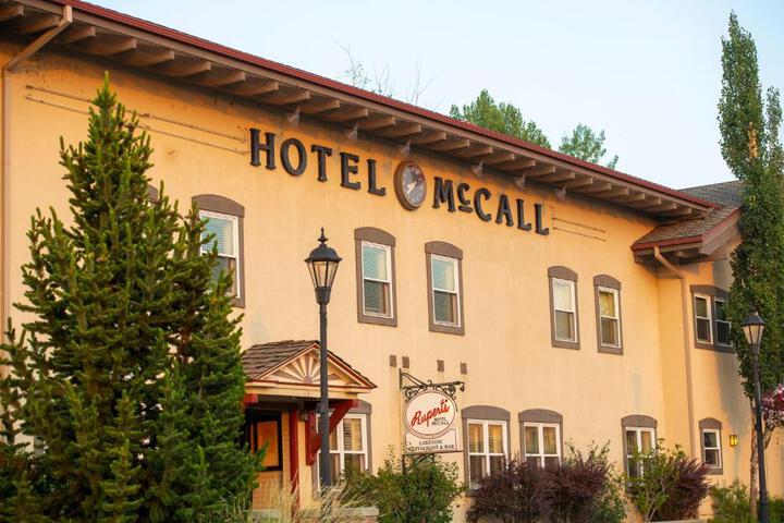 Exterior of Hotel McCall
