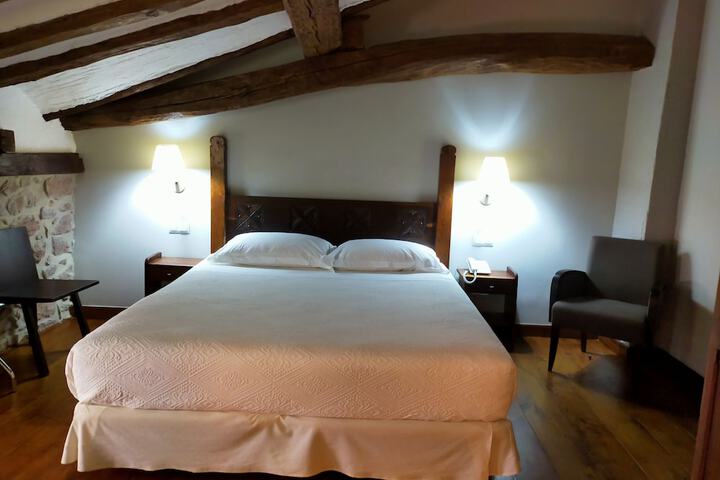 Room 10 of 38
