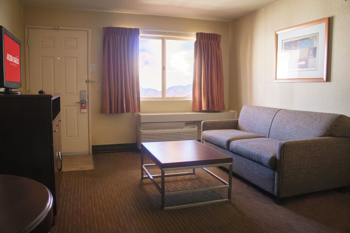 Suite Deluxe King Bed (9 of 11)