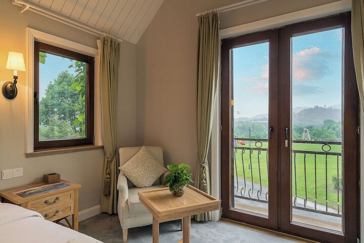 Anji Longwangxi Golf Resort Villa in Huzhou
