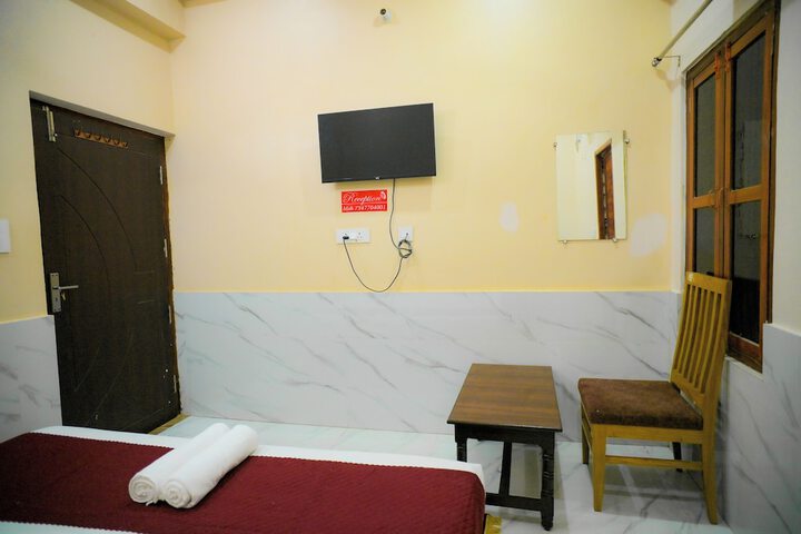 Room 9 of 33