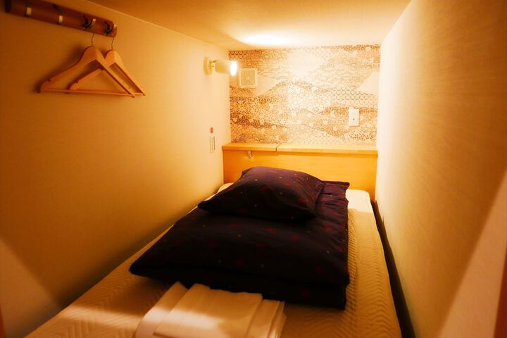 Room 28 of 64
