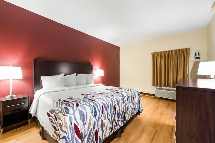 1 King Bed (4 of 23)