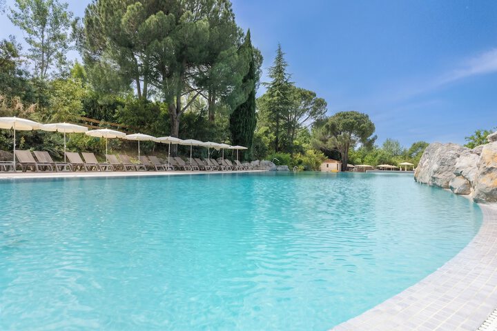 Pool 69 of 109