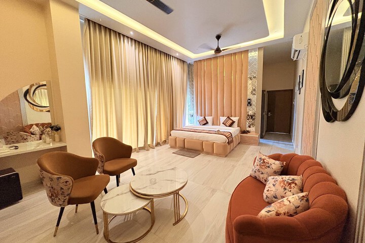Room 10 of 33