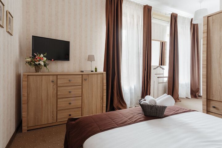 Room 27 of 40