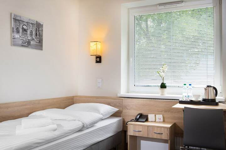 Room 9 of 38