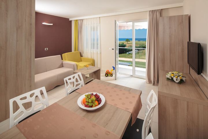 Room 15 of 36