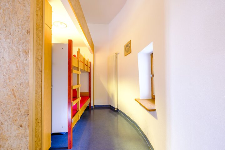 Room 11 of 37