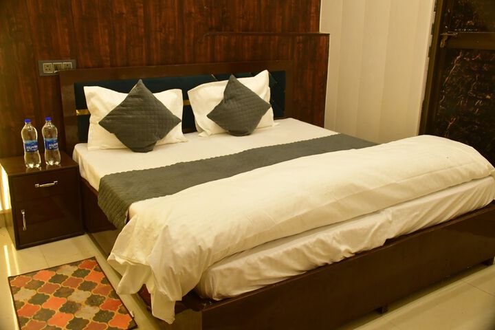 Room 34 of 37