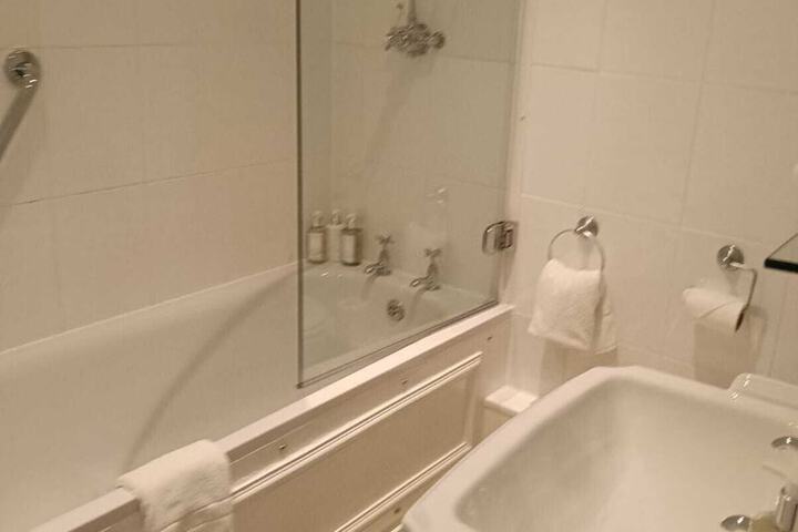 Room 52 of 93