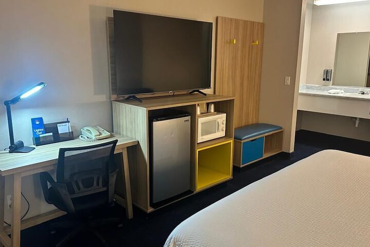 Room 11 of 35