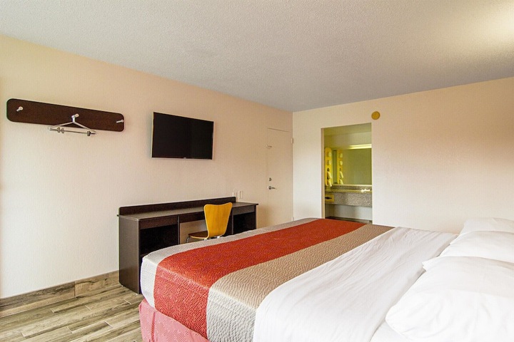 Room 16 of 42