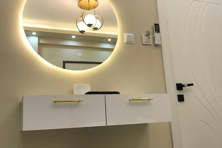 Room 13 of 40