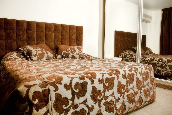Room 8 of 32