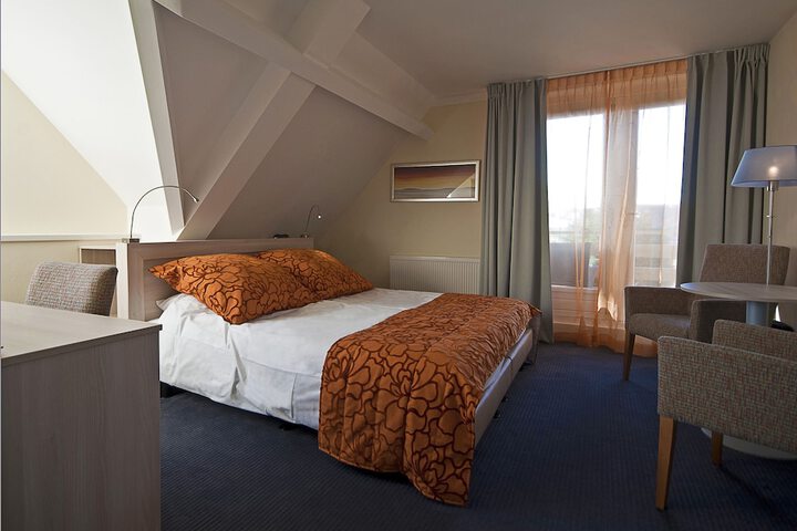 Room 3 of 49