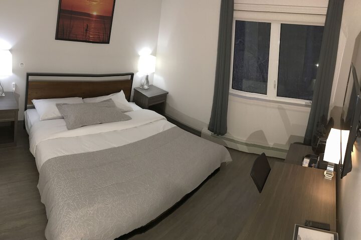 1 King Bed (6 of 6)