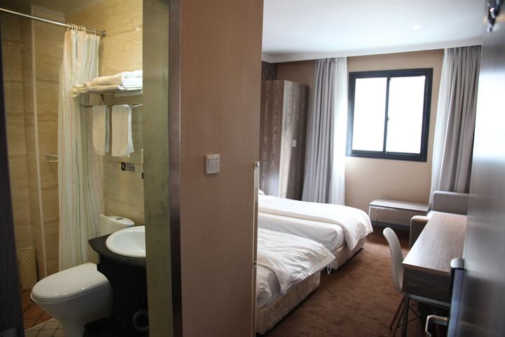 Room 43 of 90