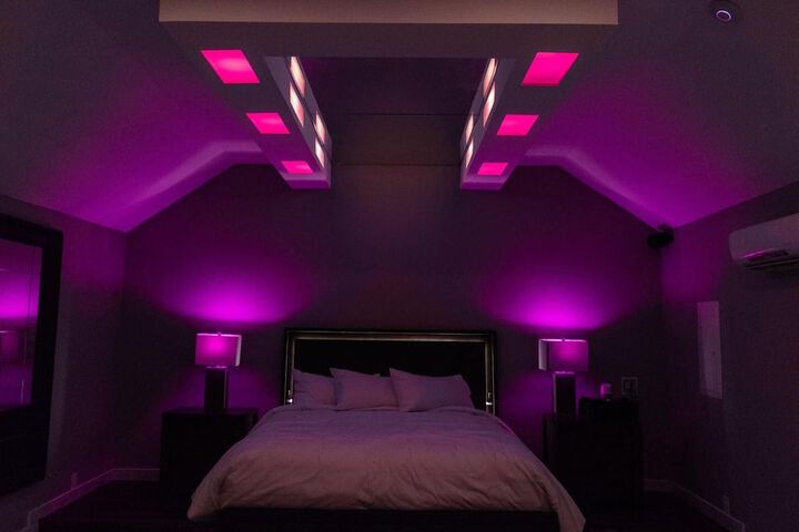 Room 4 of 16