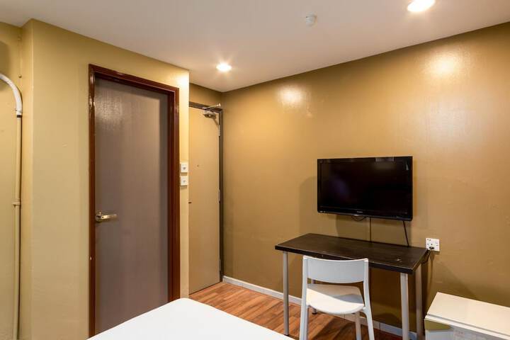 Room 28 of 71